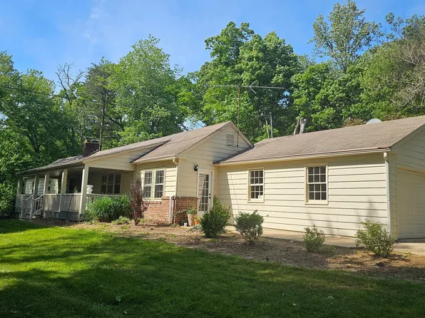 9126 Old Courthouse Rd, Vienna, VA 22182