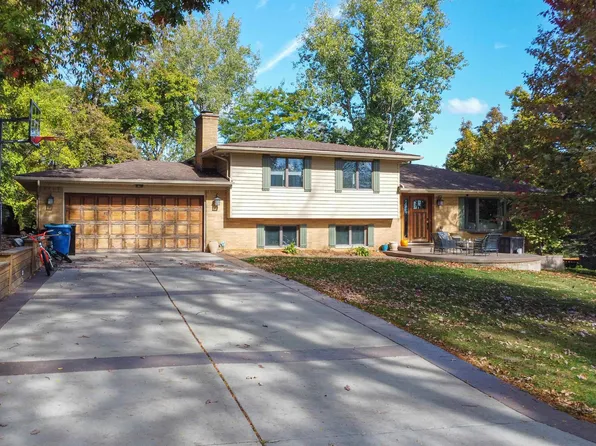 1244 Pomona Ct, Fenton, MI 48430