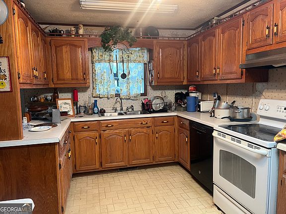 4th image of 5877 Lexington Rd