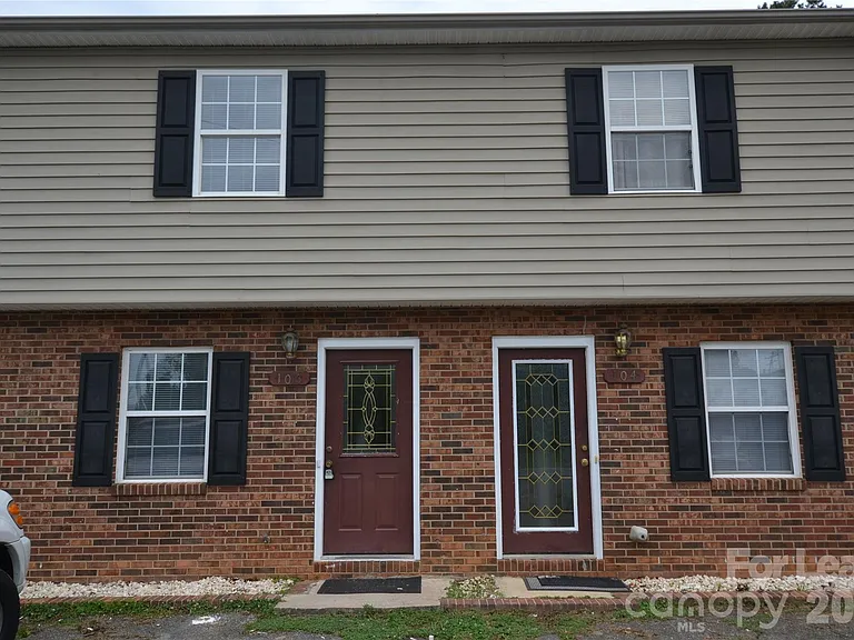 106 Durham Rd — Photo 2