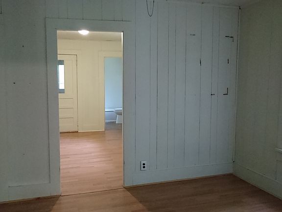 4th image of 4306 Woodlawn Pike #B