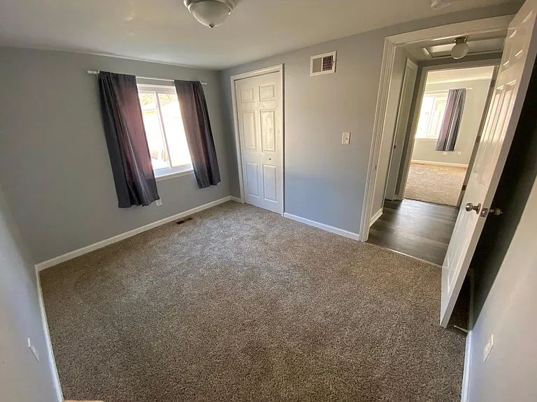 21674 Roosevelt Ave — Photo 11