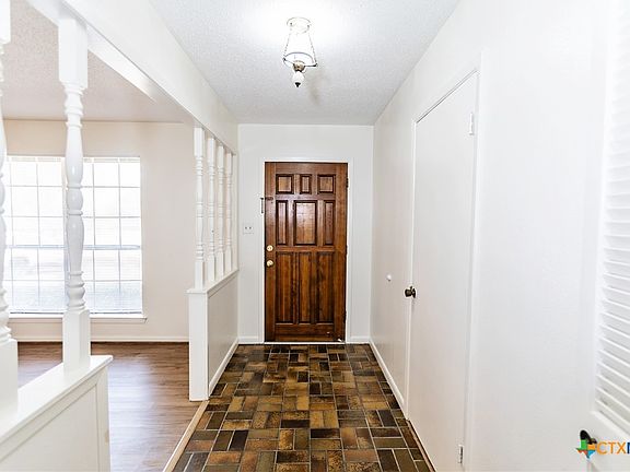 5th image of 3205 Pin Oak Dr