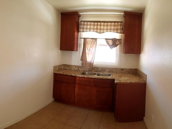 4th image of 15553 Blaine Ave #15555.5