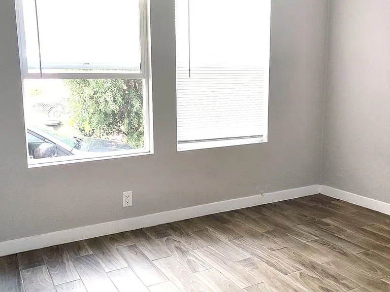 901 N Arrowhead Ave — Photo 3