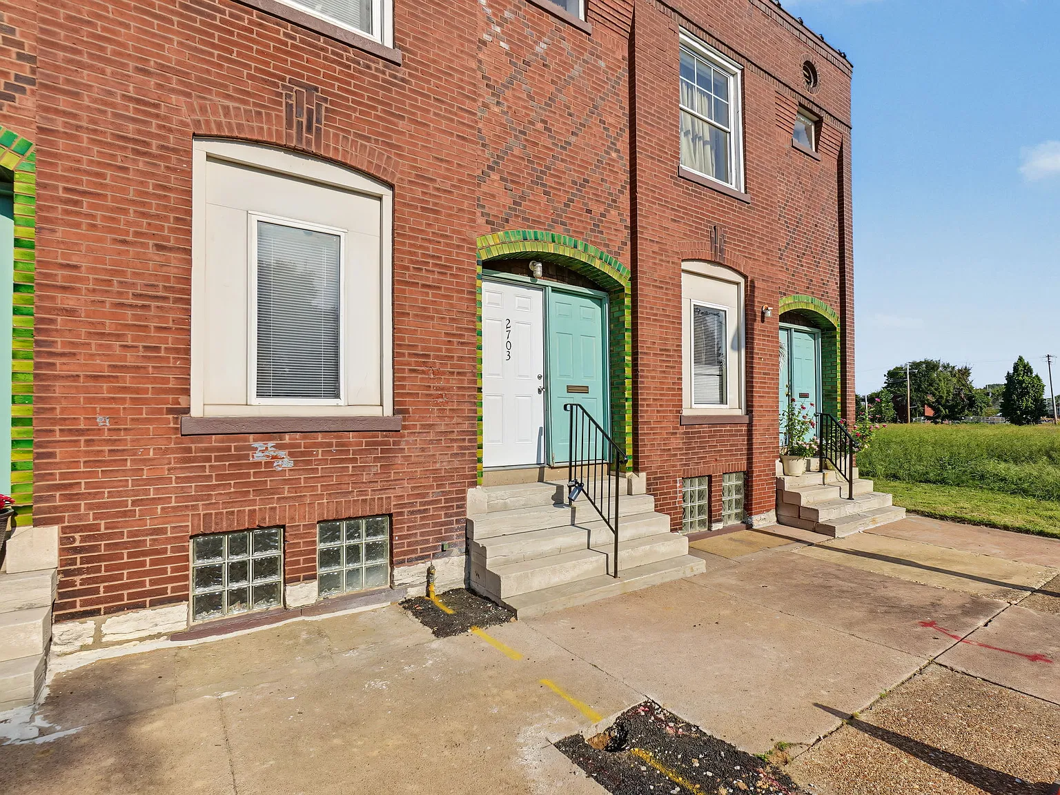 3 bed, 1.5 bath, 1700 sqft, $1,600 — Photo 2