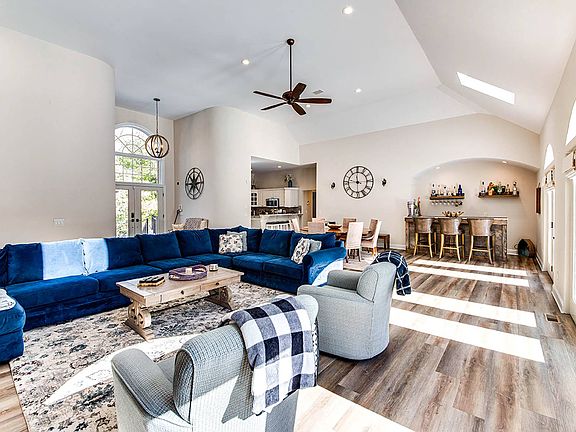 5th image of 16 Woodedge Cir