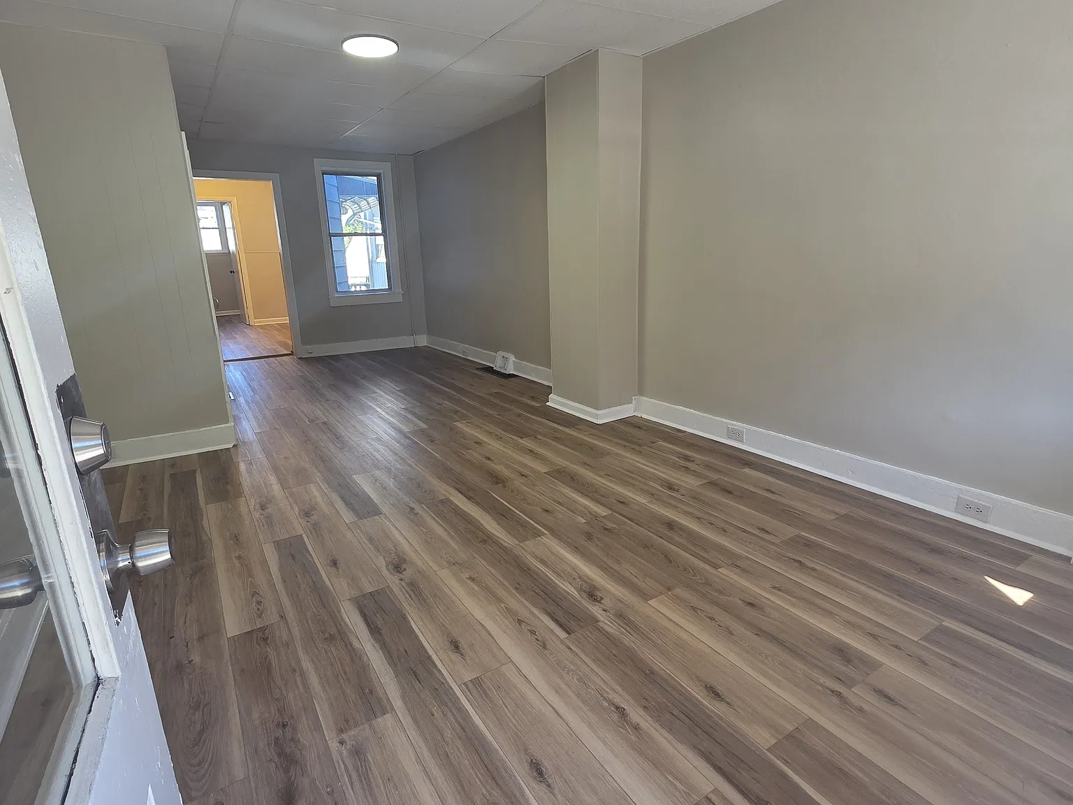 3 bed, $1,325 — Photo 2