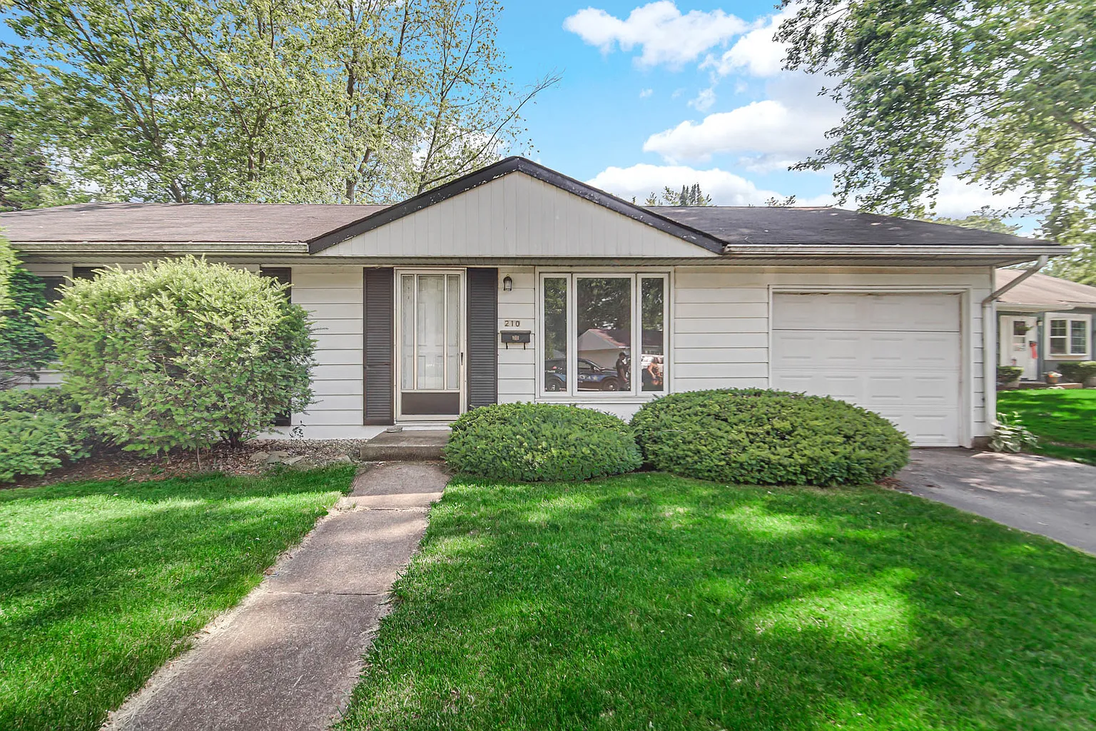210 Barbara Ln photo 1