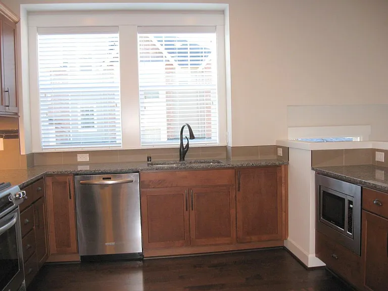 1306 Brooklyn Walk NE — Photo 11