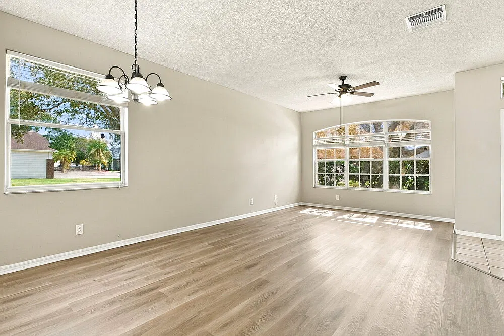 4 bed, 2.0 bath, 1972 sqft, $2,575 — Photo 3