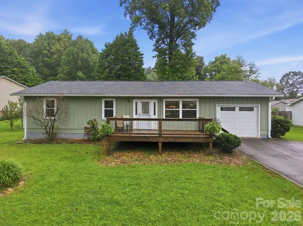 62 Hunters Field Ln, Mills River, NC 28759