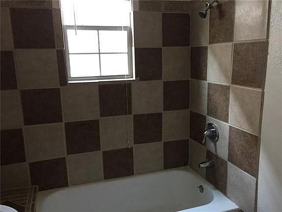 5th image of 2908 Philip St