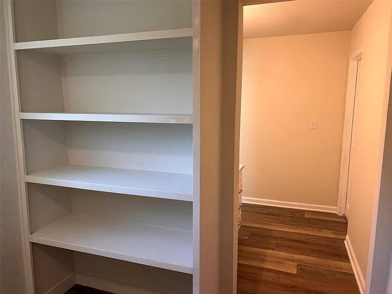 616 E Boothe St — Photo 11