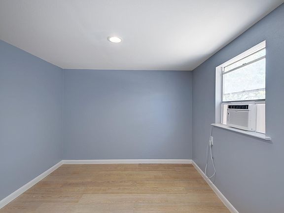 Bonus room/office