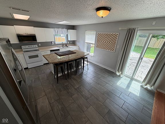 2nd image of 10643 Howe Rd