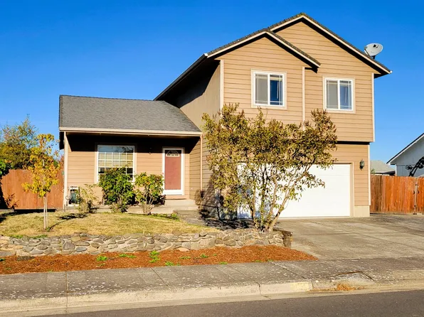 881 Arrow Leaf Pl, Harrisburg, OR 97446