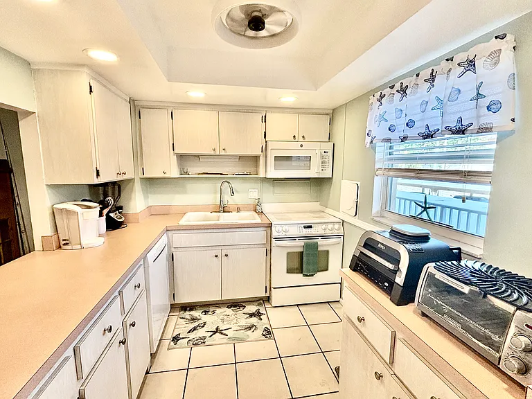 1215 S Portofino Dr #202 — Photo 9
