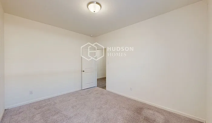 744 Devonshire Dr — Photo 22