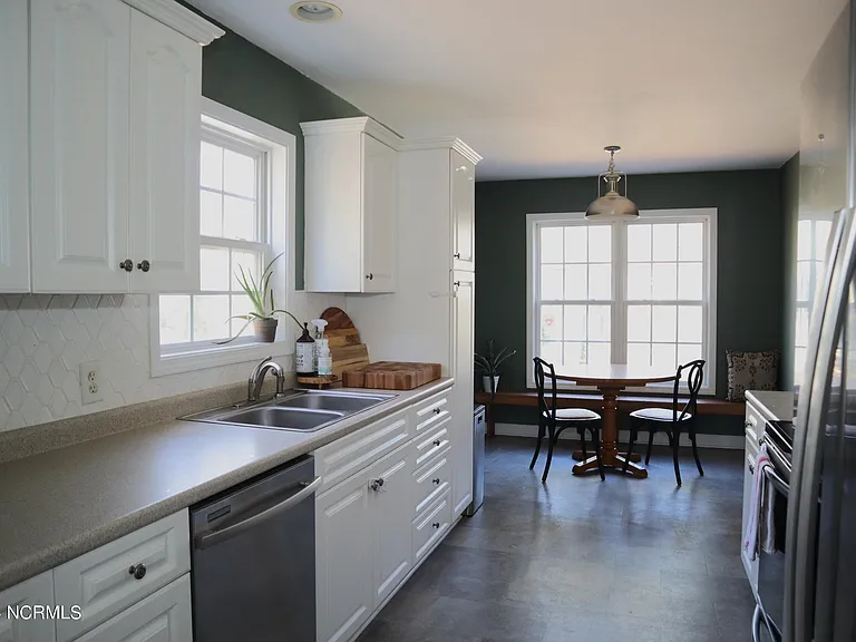295 Sandhills Cir — Photo 4