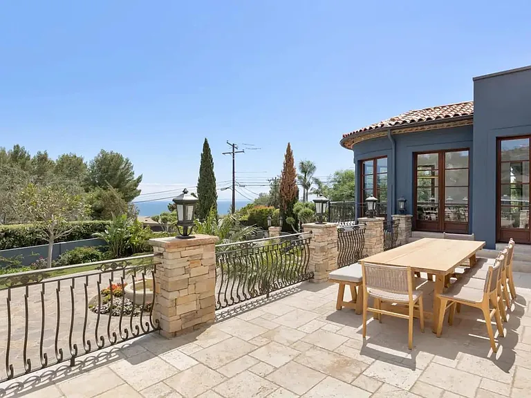 Dine out in the sunlight and fresh air at the expansive 12-person table.