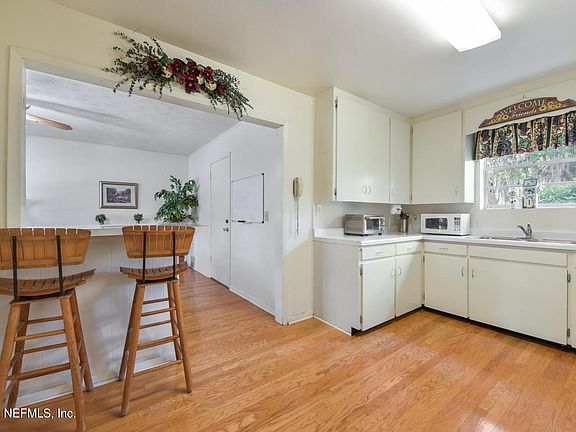 2nd image of 1804 Hyde Park Pl