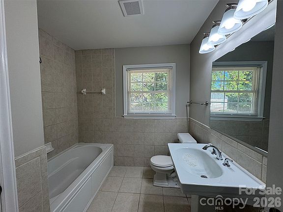 3rd image of 8509 Idlewild Rd