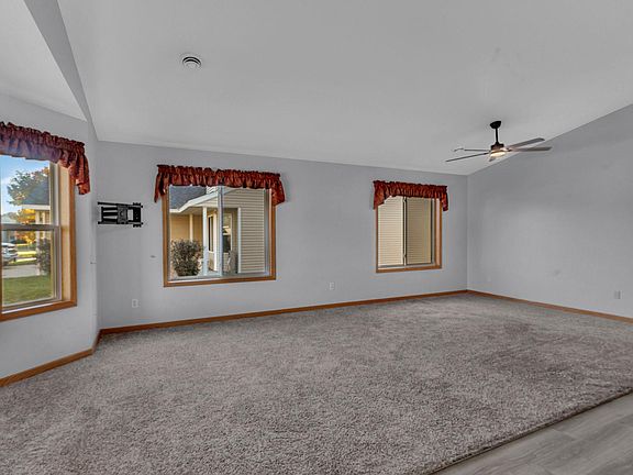 3rd image of 540 Elk Ave
