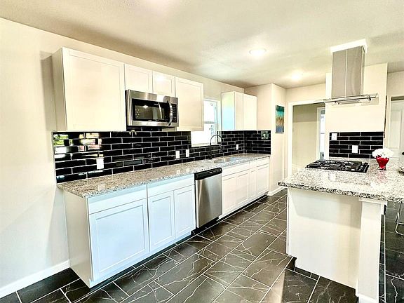 4th image of 10 Gulf Ln