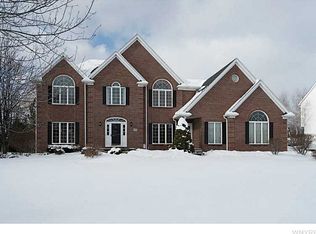 6370 Lakemont Ct, East Amherst, NY 14051