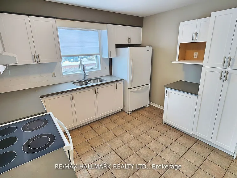 48 Downing Cres — Photo 3