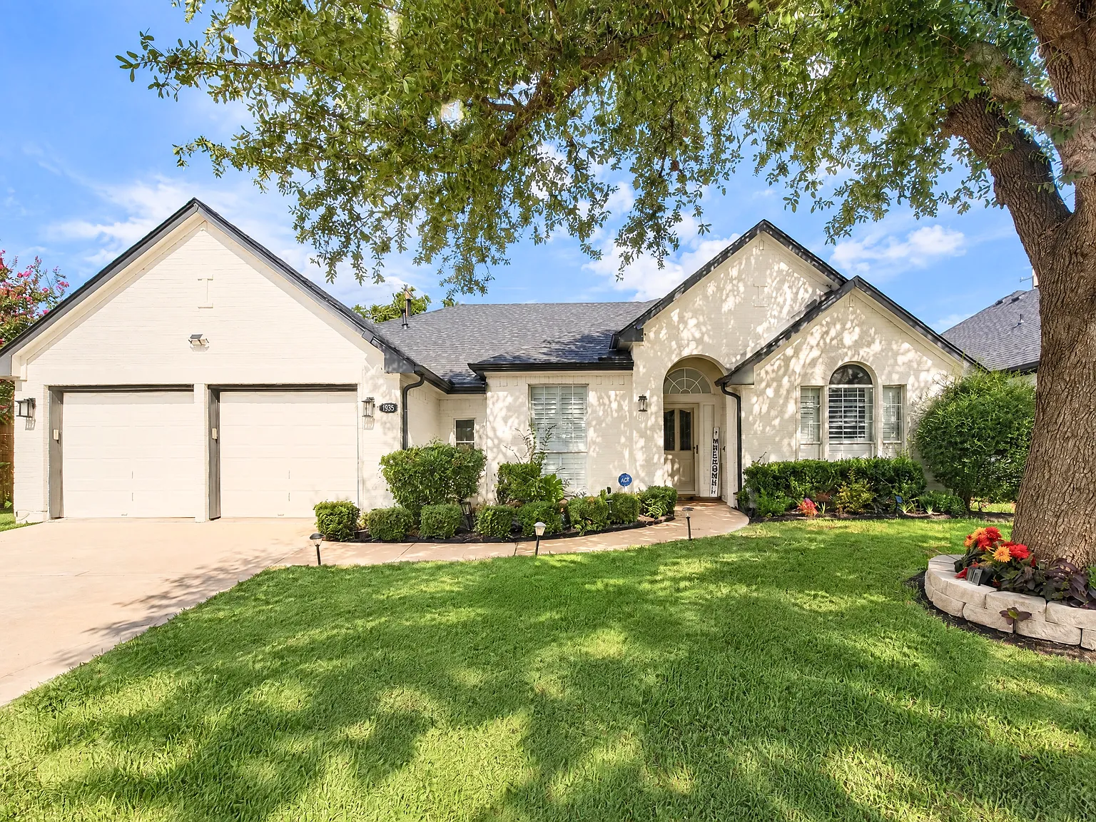 5 bed, 2111 sqft, $3,900 — Photo 1