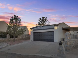 323 Golf View Ln, Horizon City, TX 79928