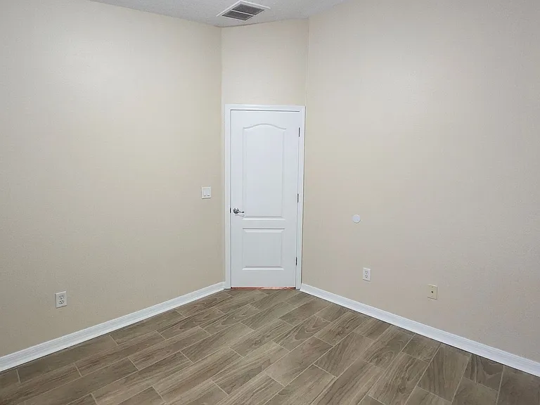 7955 Carriage Pointe Dr — Photo 6