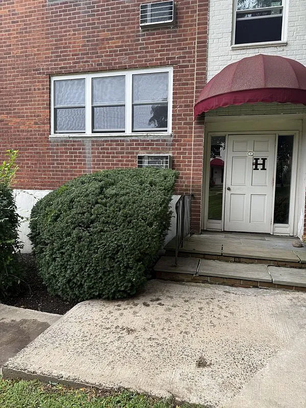 2 bed, 1.0 bath, 850 sqft, $2,400 — Photo 1