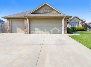 809 Tea Rose Dr, Yukon, OK 73099