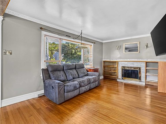 4th image of 12 Auburn Ave
