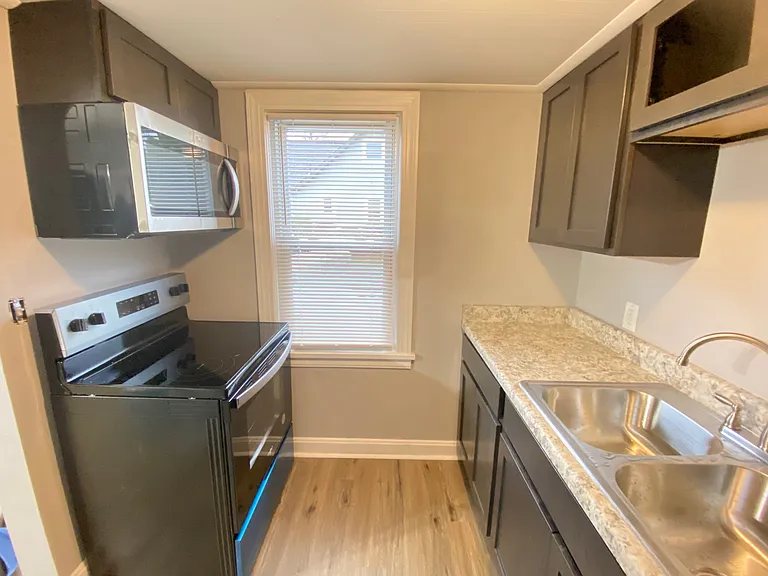 209 Stafford Ave — Photo 4