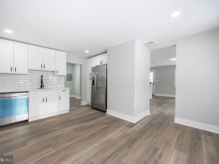 181 W 7th Ave — Photo 7