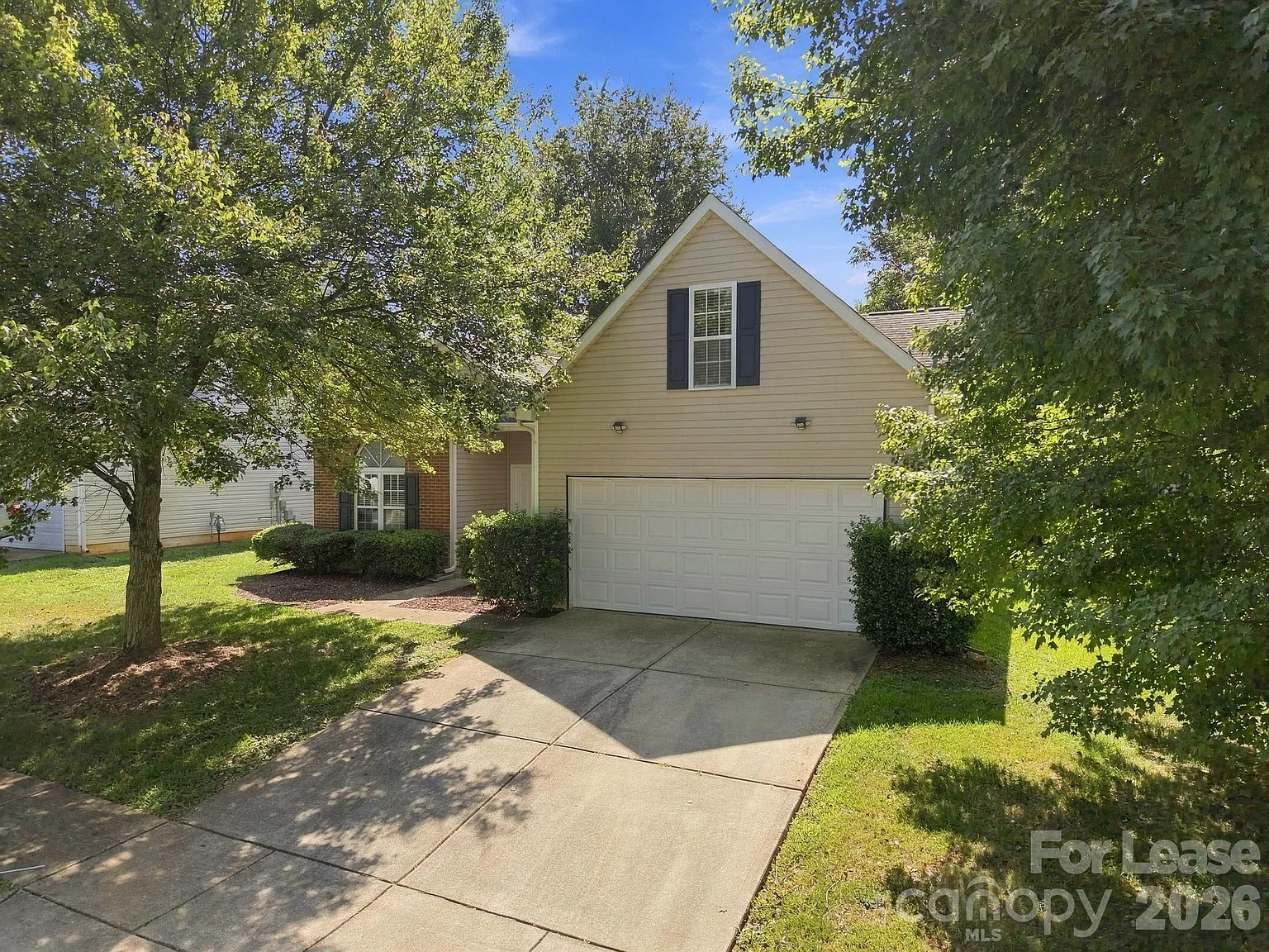 4 bed, 2.0 bath, 1902 sqft, $2,245 — Photo 2