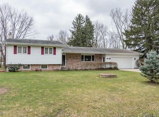 3260 S Sunset Dr, Bridgman, MI 49106