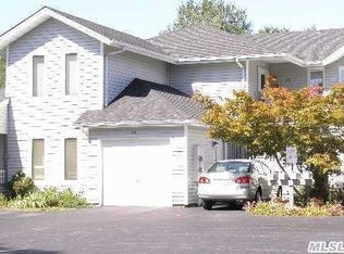 908 Fenway Rd, Saint James, NY 11780