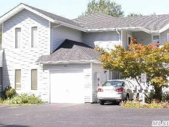 908 Fenway Rd, Saint James, NY 11780