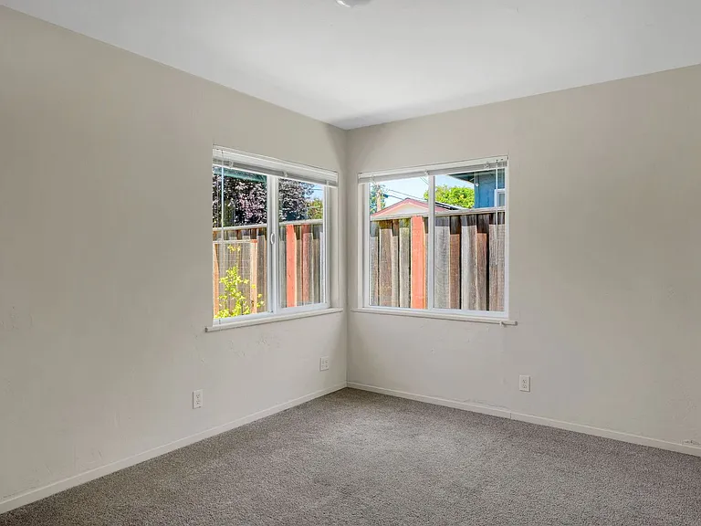 110 Paul Ave — Photo 15