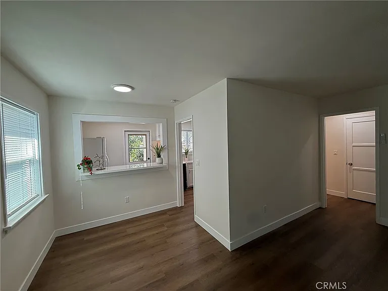 549 N Niagara St — Photo 10