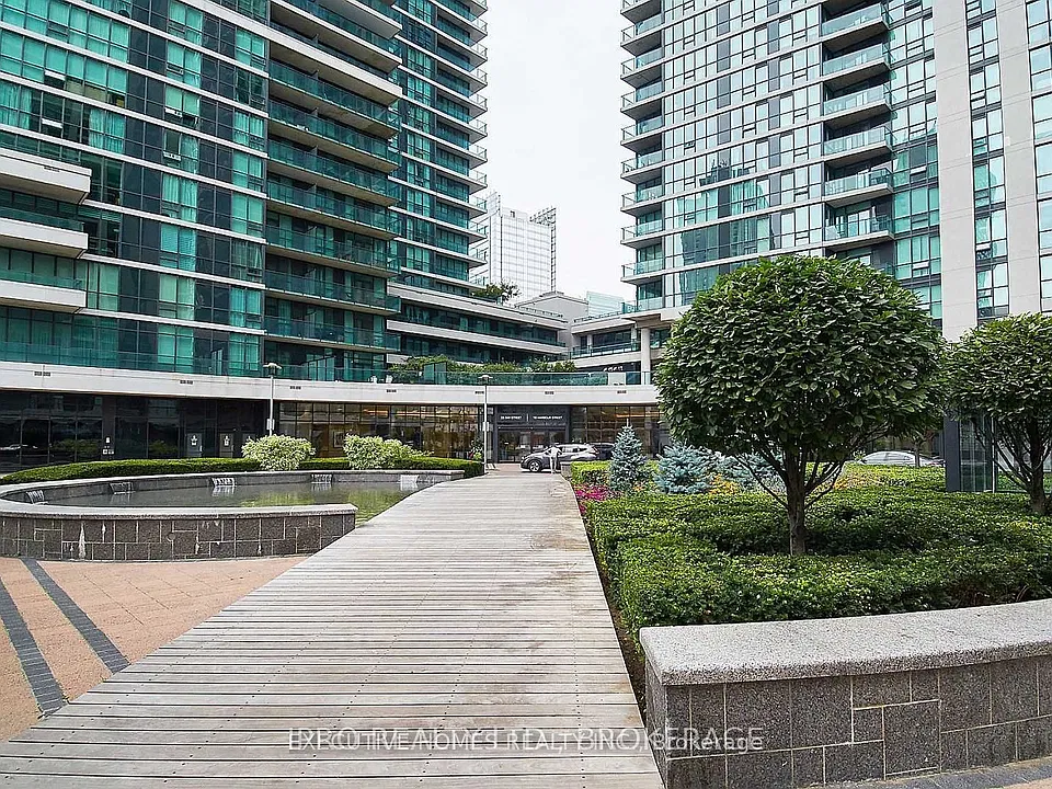 18 Harbour St #405