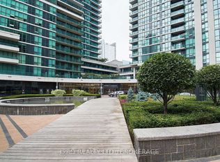 18 Harbour St #405, Toronto, ON M5J 2Z6