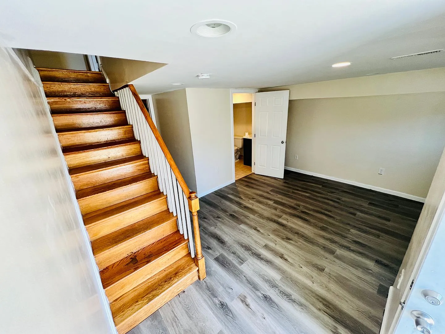 Remodeled 3BR 2BT, Central Air, Stainless Steel, Optional 4th Bedroom & Full-Size Washer Dryer — Photo 3