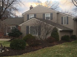 6440 Surrey Dr, North Olmsted, OH 44070