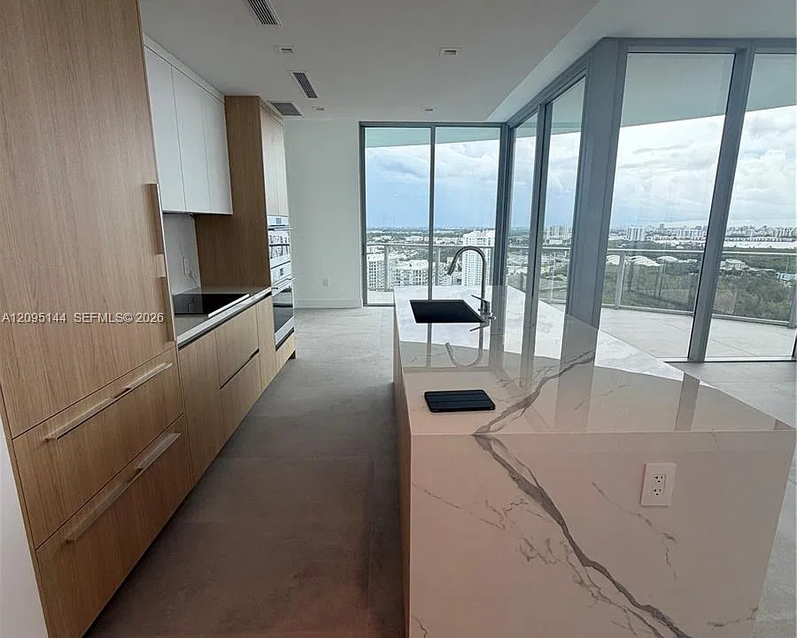 2411 Laguna Cir #2911